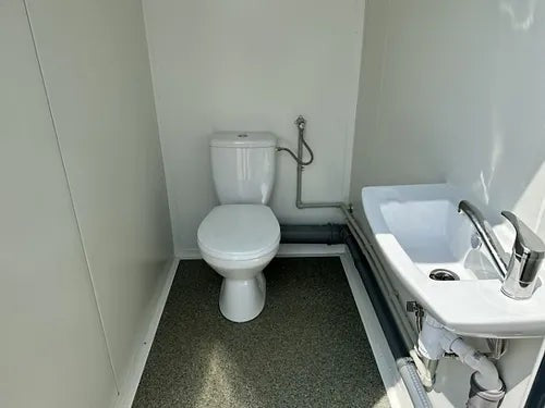Contenedor Sanitario con 3 Cabines