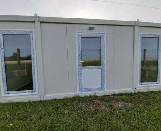 Bungalow estándar con grandes ventanas 6m x 2.40m