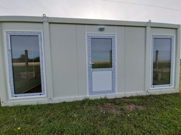 Bungalow estándar con grandes ventanas 6m x 2.40m