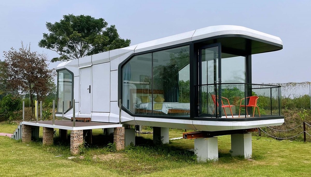 Casa Cápsula E7 con 2 camas, 1 baño y balcón