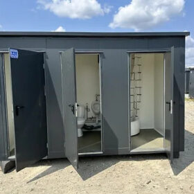 3 contenedores sanitarios de cabina