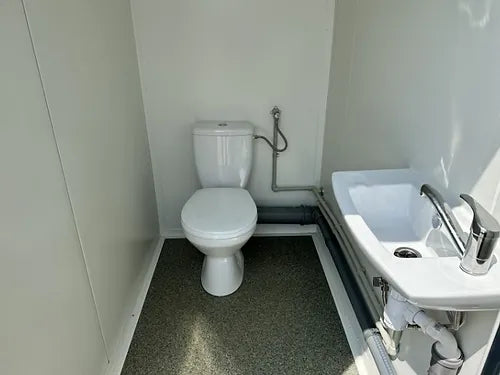 3 contenedores sanitarios de cabina