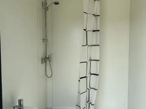 3 contenedores sanitarios de cabina