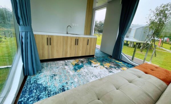 Casa Cápsula E7 con 2 camas, 1 baño y balcón