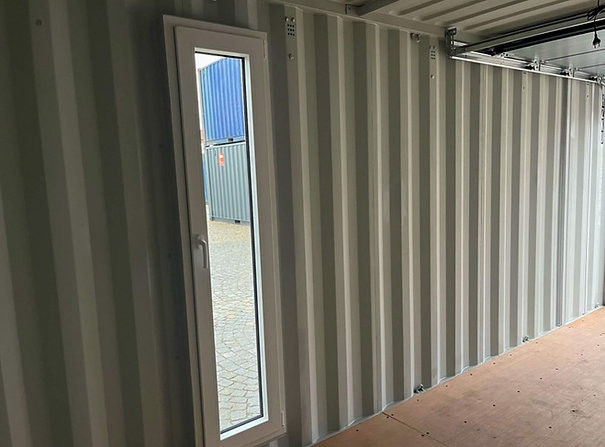 5.jpg Marine Container 20 con puertas de sección