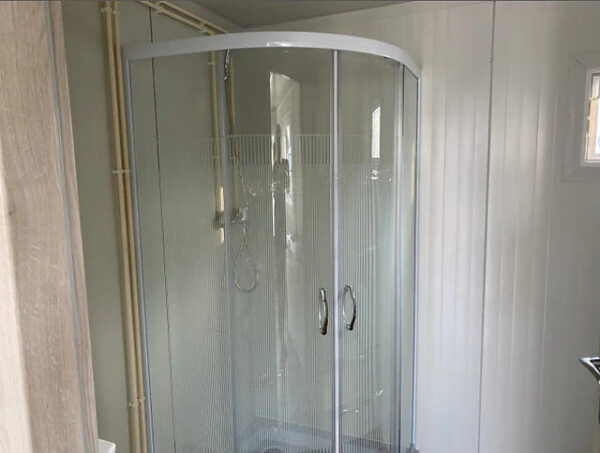 Container 6×2,40 m + aseo, ducha y cocina