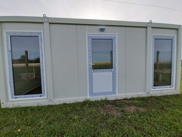 Bungalow estándar con grandes ventanas 6m x 2.40m