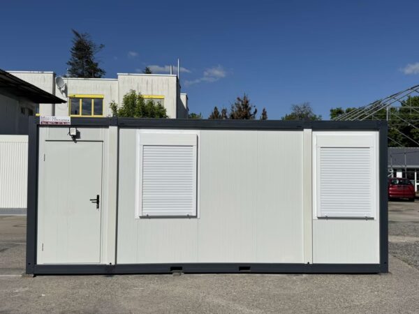 Construcción oficina 17 m2 con persianas enrollables