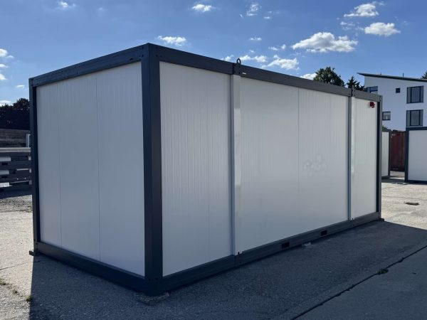 Construcción oficina 17 m2 con persianas enrollables