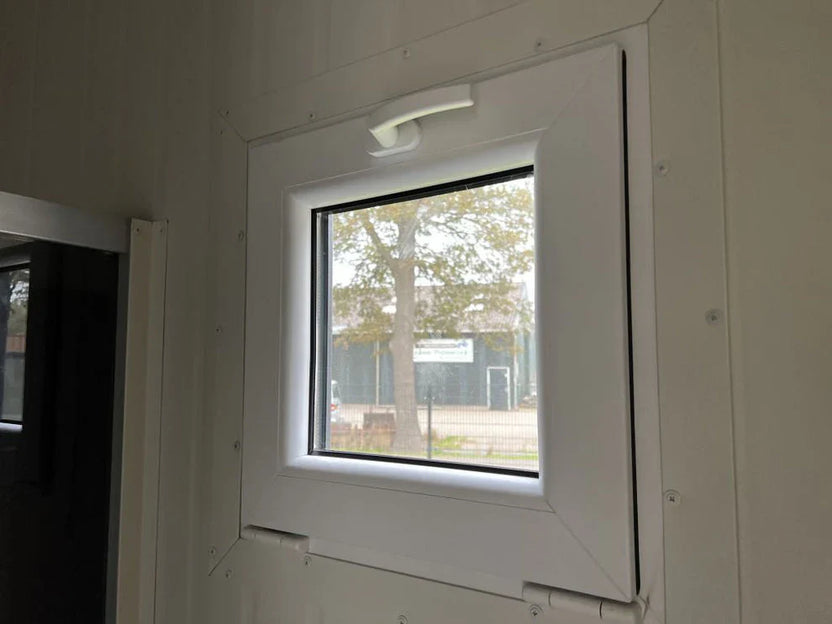 Contenedor de oficina residencial de 24 m2