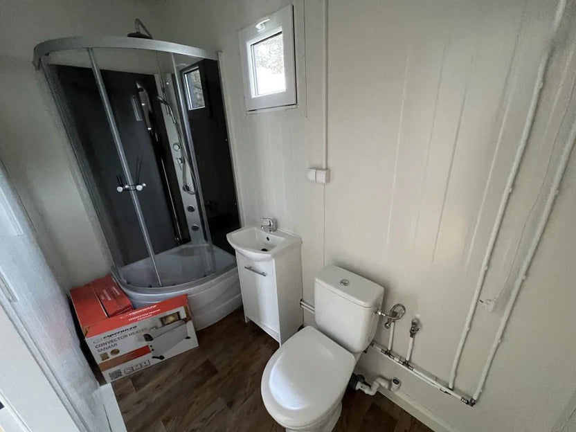 Contenedor de oficina residencial de 24 m2