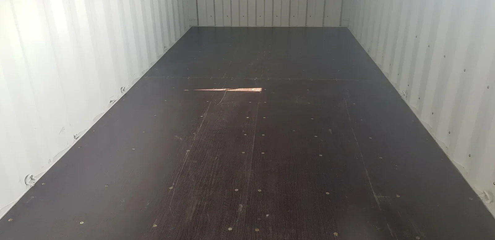 ca6c8a5a3dea4954a6911cd33b5c3afa.jpg Bar contéiner de madera de 40 pies