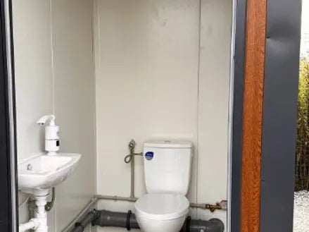 Contentor Sanitario Tipo Pabellón con Cabine Tripla ( Ref: S2103 )