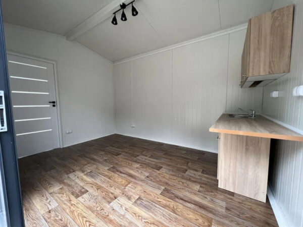 Contenedor de oficina residencial de 24 m2
