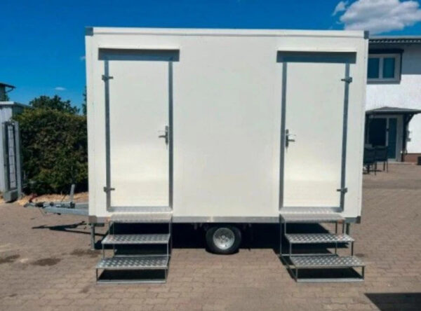 Reboque Sanitario Autónomo con Tanques
