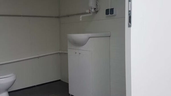 Reboque Sanitario con baño doble