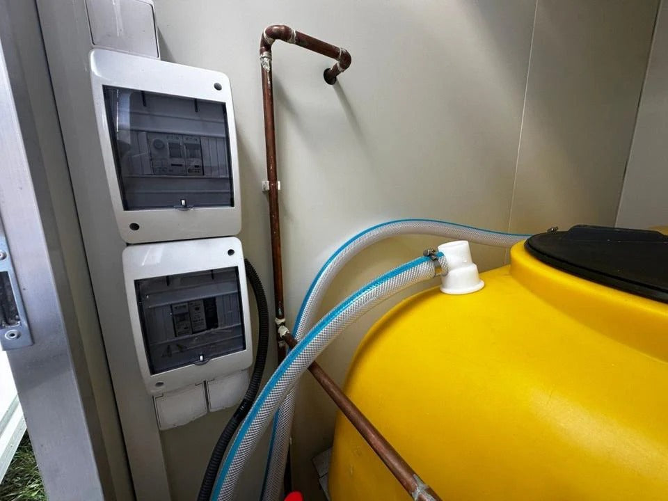 Reboque Sanitario Autónomo con Tanques