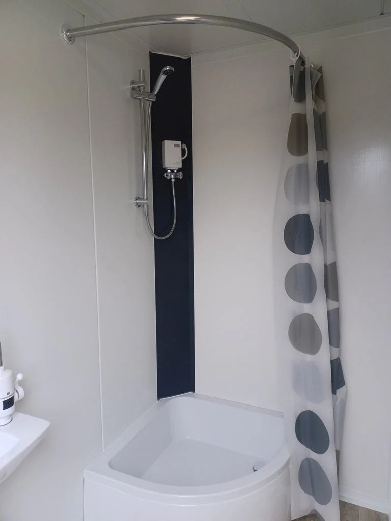 image-9-45.jpg Contenedor Sanitario Doble de 2 Cabinas: WC y barbacoa en un diseño Robusto
