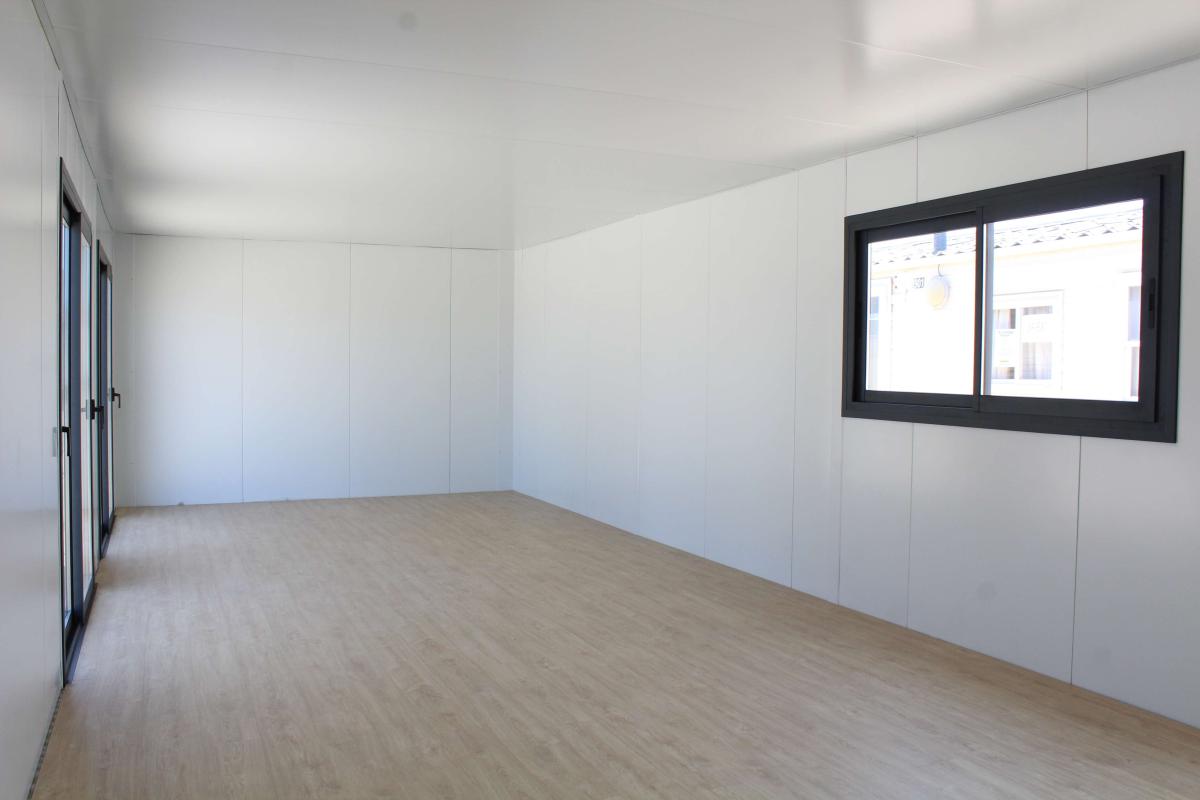 Módulo KVIP diáfano forrado en madera y viroc ( Ref: 26011 )