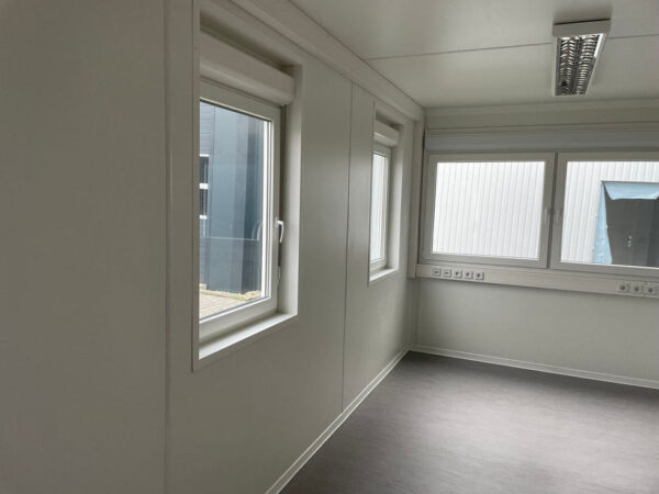 Contenedor de oficina de 6,75 × 2,42 M ( Ref: 2350 )