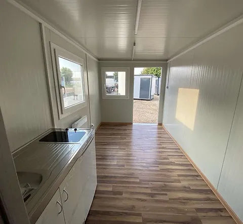 Contenedor de oficina 6,00 X 2,40 con WC, Chuveiro y Cocina ( Ref: 2390 )