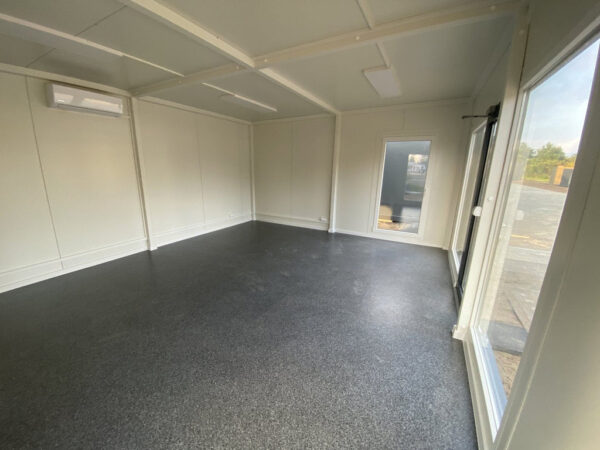 Contentor de oficina tipo «London» 6,00 x 5,00 m