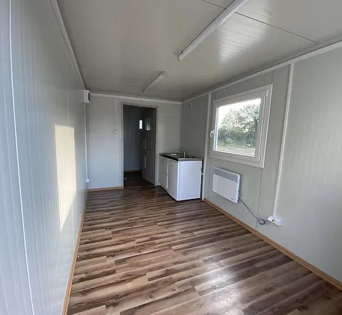 Contenedor de oficina 6,00 X 2,40 con WC, Chuveiro y Cocina ( Ref: 2390 )