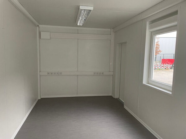 Contenedor de oficina de 6,75 × 2,42 M ( Ref: 2350 )