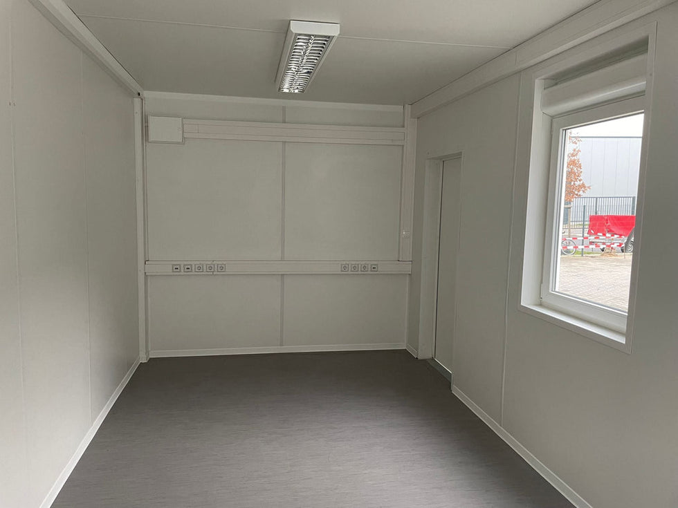 Contenedor de oficina de 6,75 × 2,42 M ( Ref: 2350 )