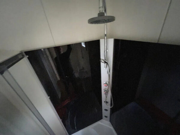 Contenedor de oficina residencial de 24 m2