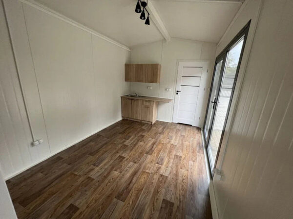 Contenedor de oficina residencial de 24 m2